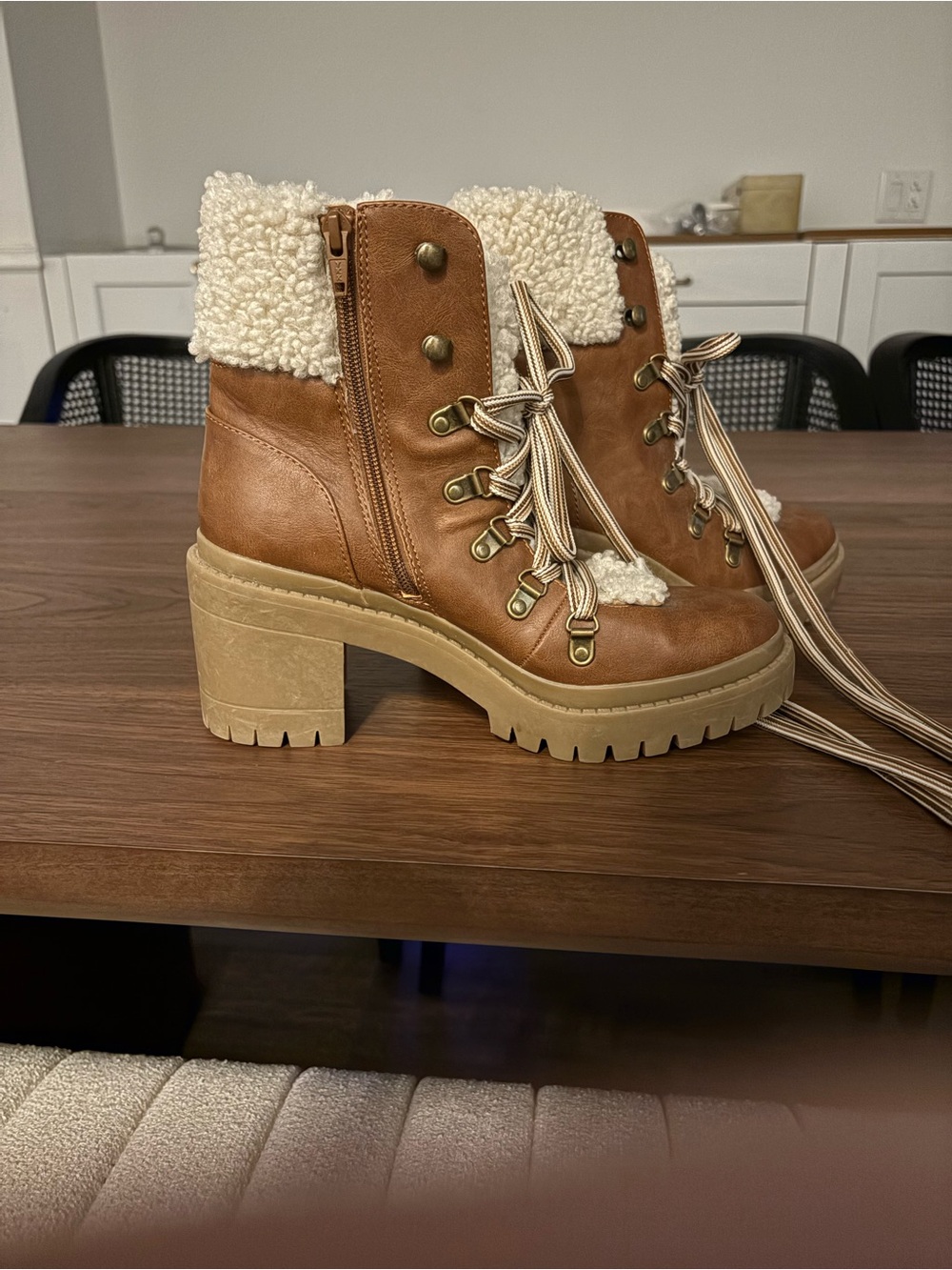 Universal boots with heal